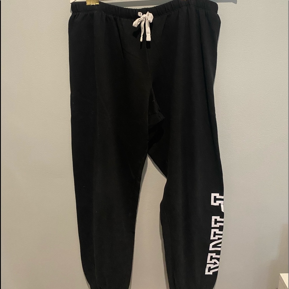 VICTORIA’s SECREt PINK SWEATPANTS